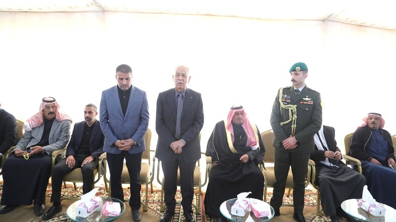 مندوبا عن الملك وولي العهد ... العيسوي يعزي عشيرة الاحمد