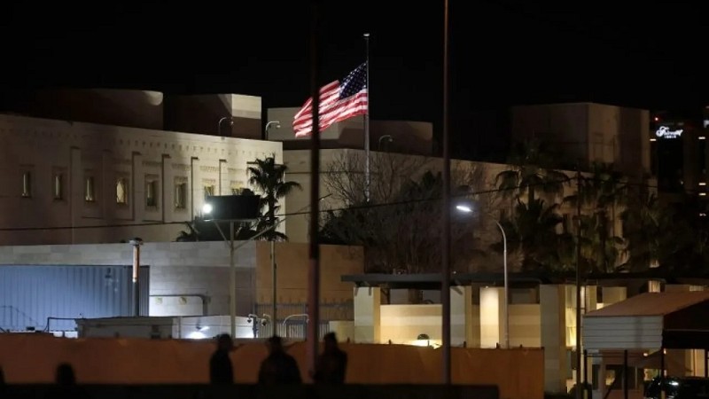 السفارة الأمريكية في الأردن تعلق خدماتها وتنصح رعاياها بالمغادرة