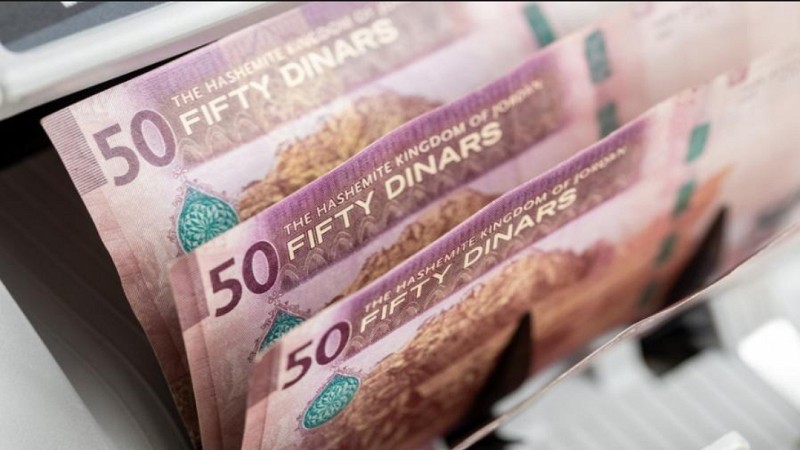 الحكومة تقرر صرف رواتب القطاع العام قبل عيد الفطر