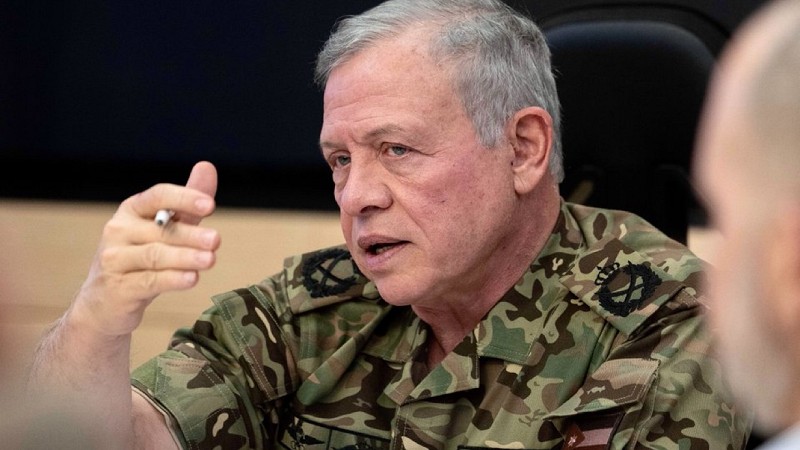 قراءة أمنية: دلالات ظهور الملك باللباس العسكري في مركز إدارة الأزمات (تفاصيل) 