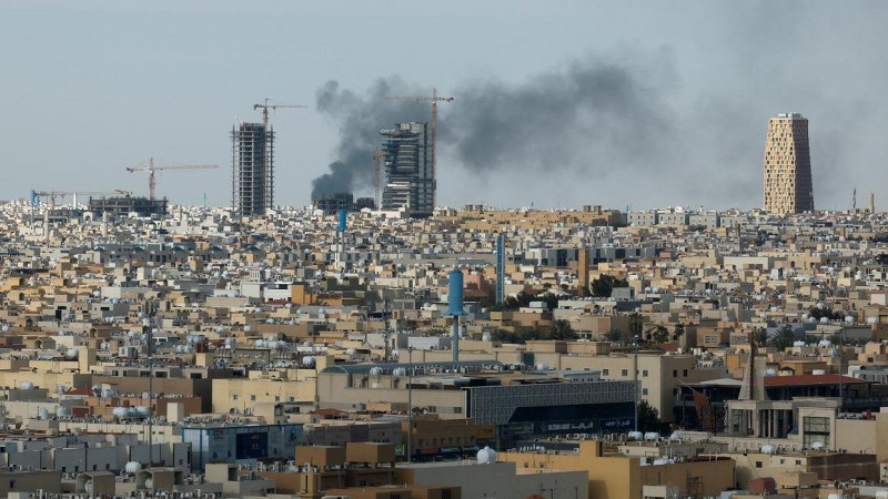 السعودية: مقتل شخصَين وإصابة 12 بسقوط قذيفة