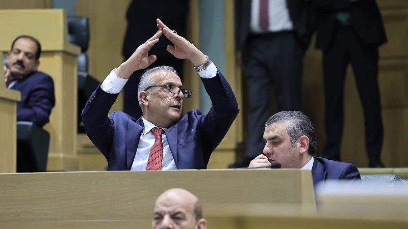 نائب يوضح ملابسات جلسة الضمان (تفاصيل) 