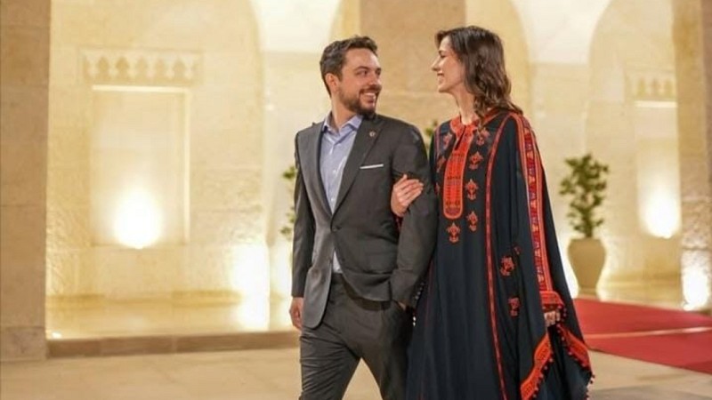 الأمير الحسين برفقة الأميرة رجوة في إفطار عائلي