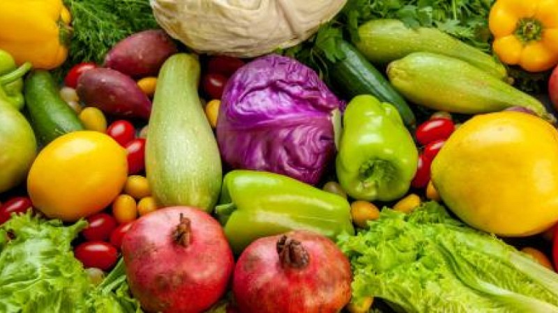 أسعار الخضار والفواكه في السوق المركزي الأحد