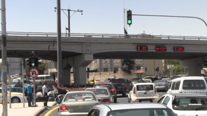 أزمة مرور خانقة إثر حادث بين 3 مركبات بعد جسر النهضة