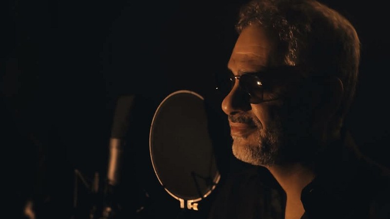 الفنان فاضل شاكر يسلم نفسه للجيش اللبناني