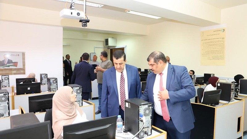 العجلوني يتفقد سير امتحان الشامل العملي للدورة الصيفية 2025 في البلقاء التطبيقية